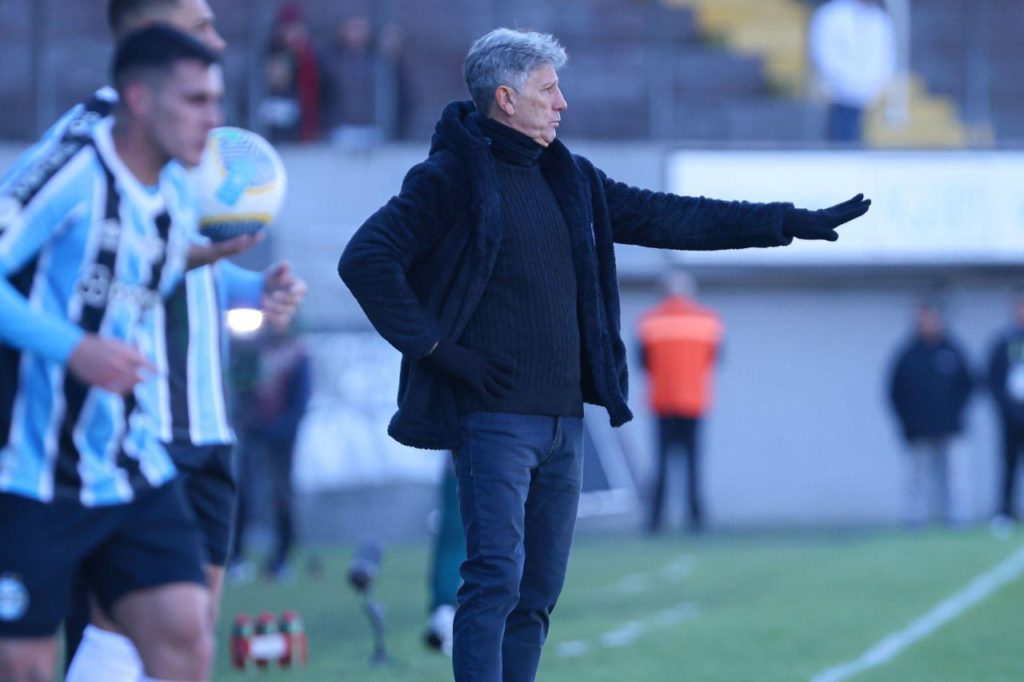 Renato-Grêmio-técnico-alamy2XF25YE Técnico Renato Portaluppi à beira do campo em jogo do Grêmio