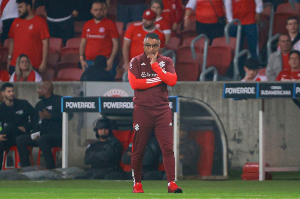 Roger-Machado-treinador-Inter-alamy2XKN1GN O técnico Roger Machado em jogo do Inter no Beira-Rio