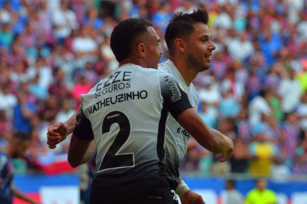 Romero-Corinthians-gol-comemoração-alamy2XK7EC4 Atacante Romero comemora gol do Corinthians na vitória sobre o Bahia na Fonte Nova
