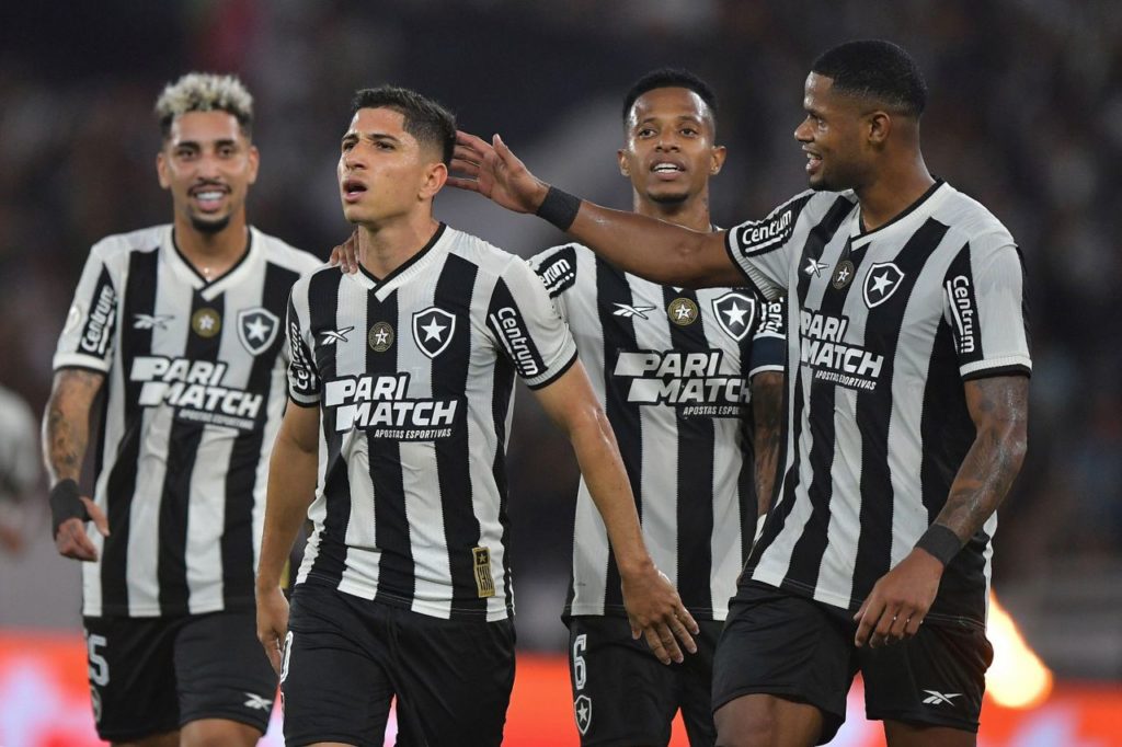 Savarino-Botafogo-gol-alamy2XG9T7R Savarino comemora gol do Botafogo na vitória em cima do Atlético-MG no Nilton Santos