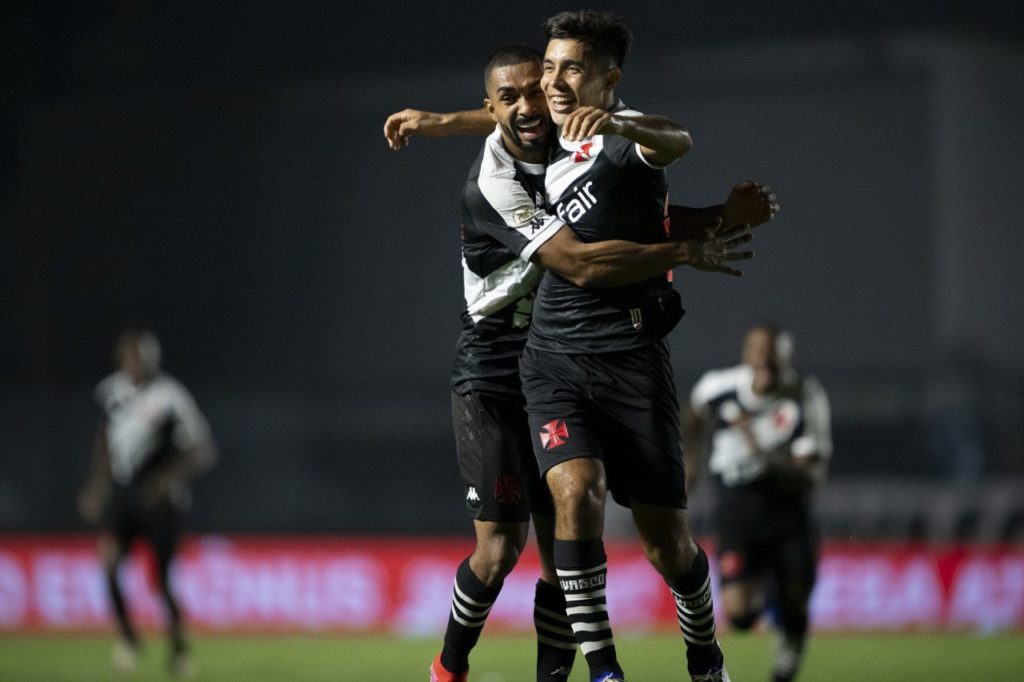 Sforza-Vasco-gol-alamy2XGXMXD Sforza comemora gol do Vasco na vitória sobre o Corinthians