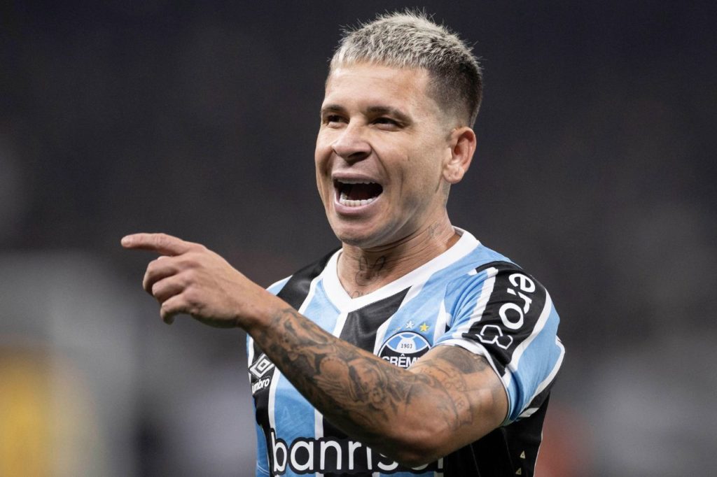Soteldo-Gremio-jogo-alamy2XM5NXJ Soteldo comemora gol do Grêmio em jogo do Brasileirão