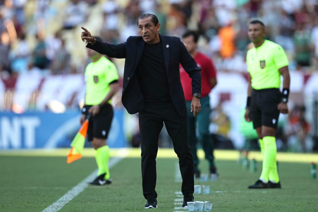 Técnico-Ramon- Diaz-Vasco-alamy2X282C0 O técnico Ramón Díaz quando estava à frente do Vasco da Gama
