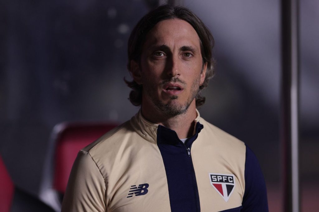 Zubeldia-São-Paulo-treinador-alamy2XJC5AH Técnico Luis Zubeldía no comando do São Paulo no Brasileiro