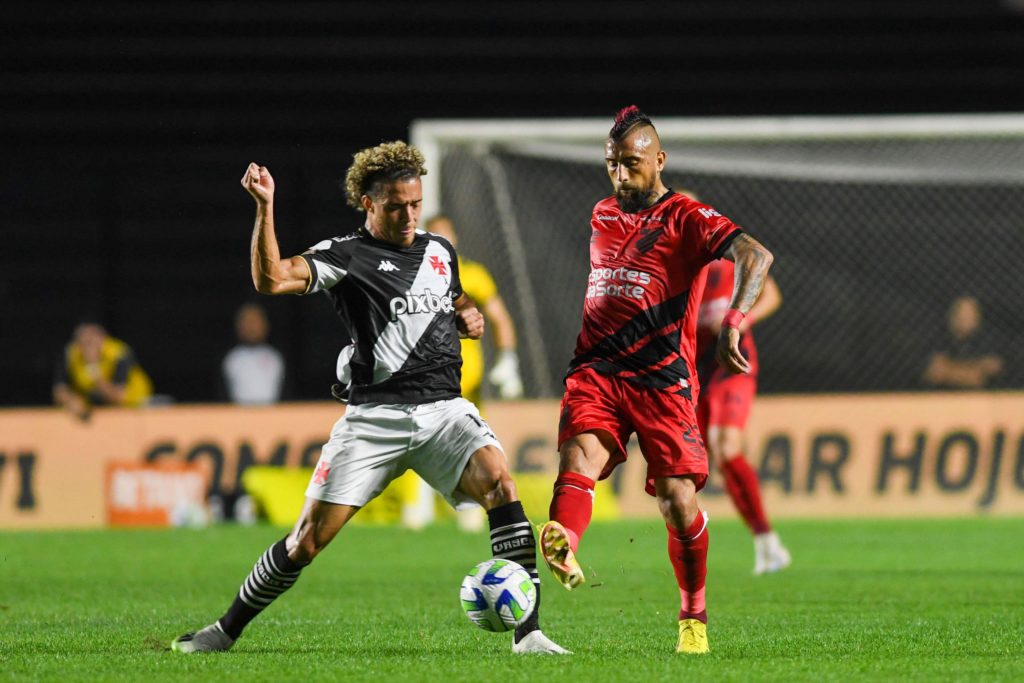 Vale a pena apostar na classificação do Vasco e do Athlético PR? Veja as odds