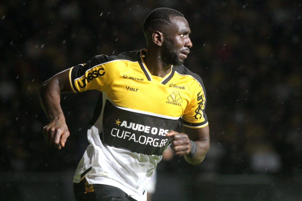 Bolasie-Criciúma-Jogo-2X893WG Bolasie, do Criciúma, comemorando mais um gol marcado na temporada de 2024.