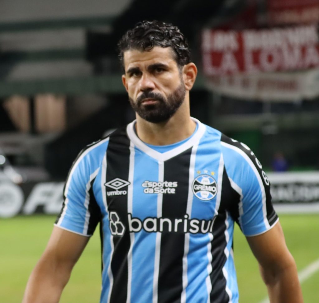 Diego-Costa-Grêmio-Jogo-2XATKYC Diego Costa, do Grêmio, em campo em dum dos jogos do time na temporada de 2024.