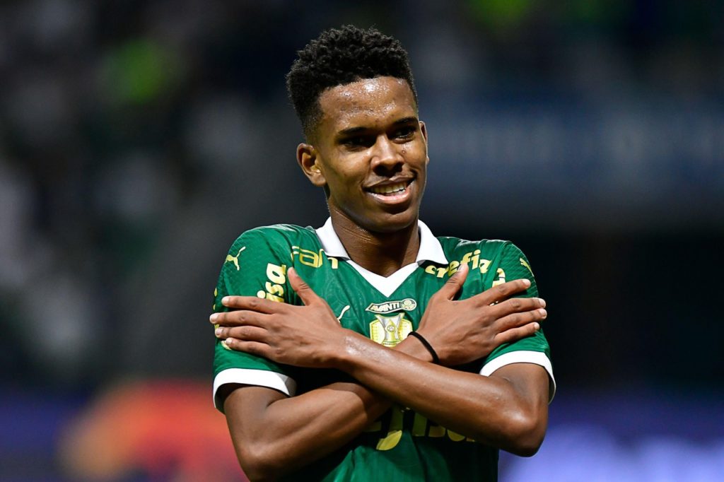 Estêvão-Palmeiras-Jogo-2XDNC8H Estêvão, do Palmeiras, comemorando um gol marcado pelo time na temporada de 2024.