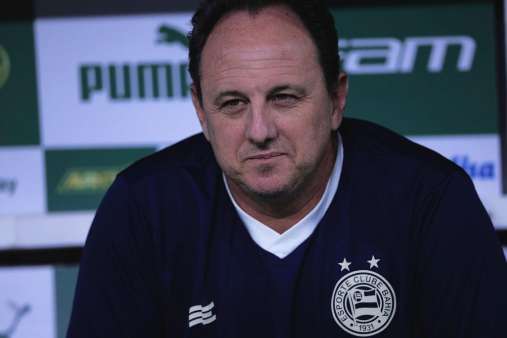 Rogério-Ceni-Bahia-Entrevista-2XG9J06 Rogério Ceni, do Bahia, concedendo uma entrevista coletiva após um jogo do Brasileirão da temporada 2024.