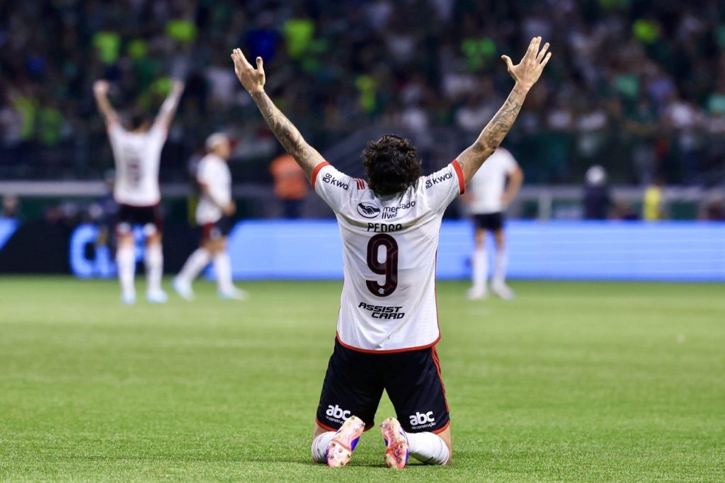 Pedro-Flamengo-Jogo-2XPW6MT Pedro, do Flamengo, comemorando a classificação às quartas da Copa do Brasil de 2024.