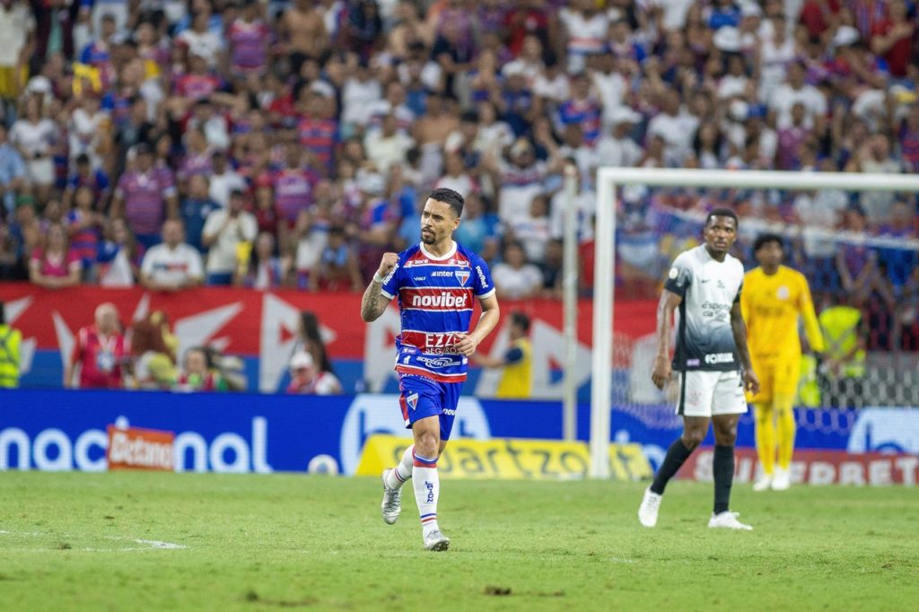 Yago-Pikachu-Fortaleza-Jogo-2XXNR1W Yago-Pikachu, do Fortaleza, comemorando um gol pelo time no Campeonato Brasileiro de 2024.