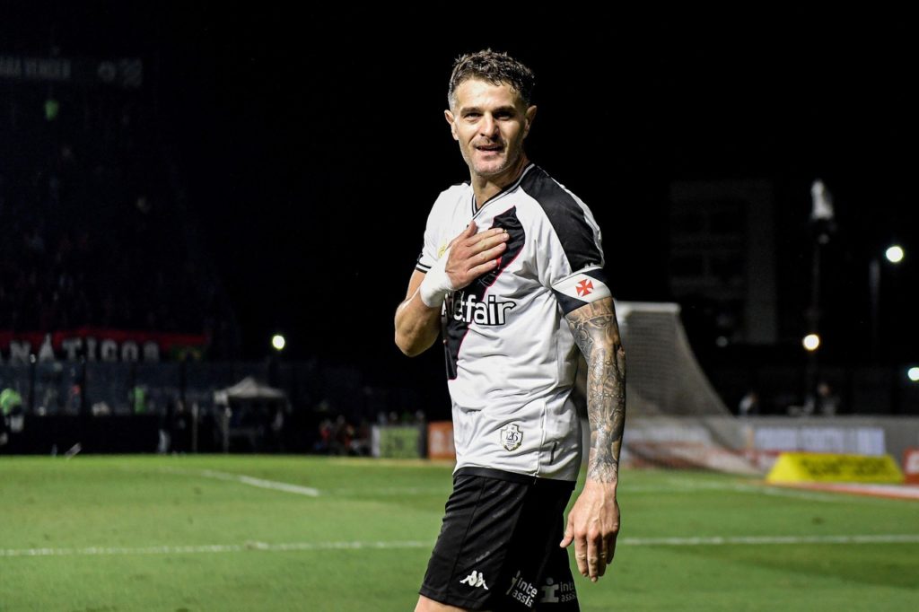 Vegetti-Vasco-Jogo-2XXYB6H Vagetti, do Vasco, comemorando um dos gols marcados por ele no Brasileirão de 2024.