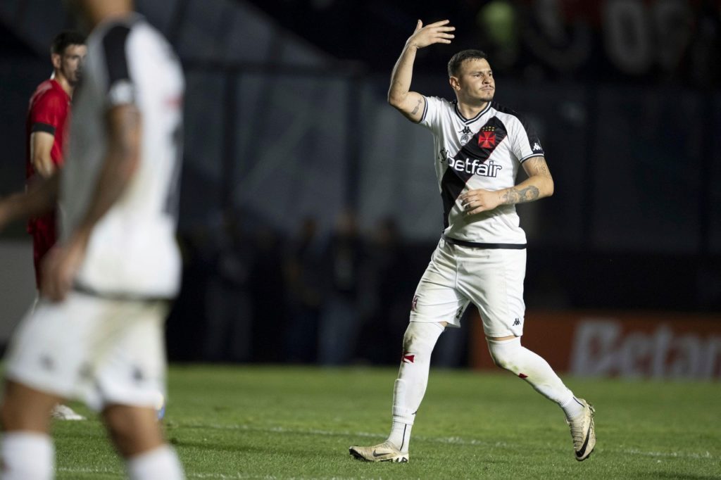 Hugo-Moura-Vasco-Jogo-2XYHDXF Hugo Moura, do Vasco, comemorando um dos gols do time em uma partida pela Copa do Brasil.