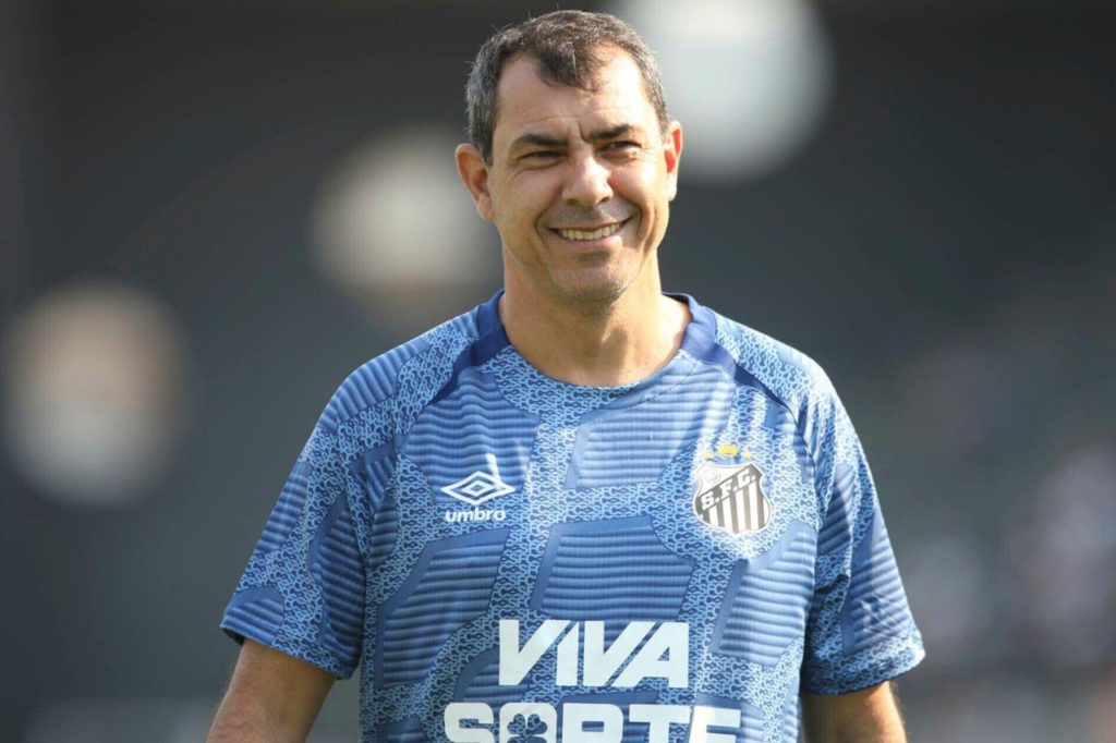 Carille-Santos-treinador-alamy2XW4PKM Técnico Fábio Carille no comando do Santos