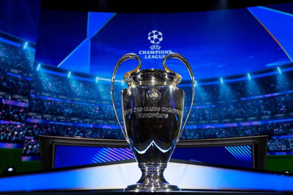 Champions-League-taça-sorteio-alamy2XYEPX8 Taça da Liga dos Campeões em sorteio da Uefa