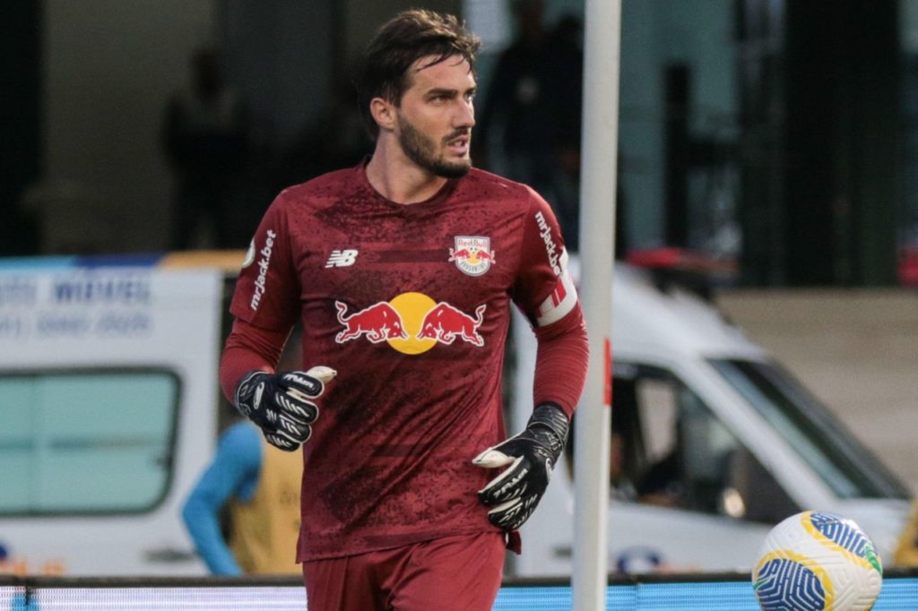 Cleiton-Bragantino-goleiro-jogo-alamy2X9MJ05 Goleiro Cleiton em jogo do Red Bull Bragantino no Brasileirão