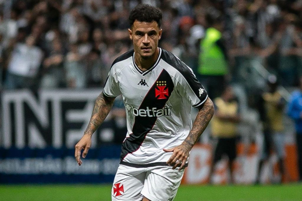 Vasco pode ter volta de Coutinho no jogo contra o Athletico-PR