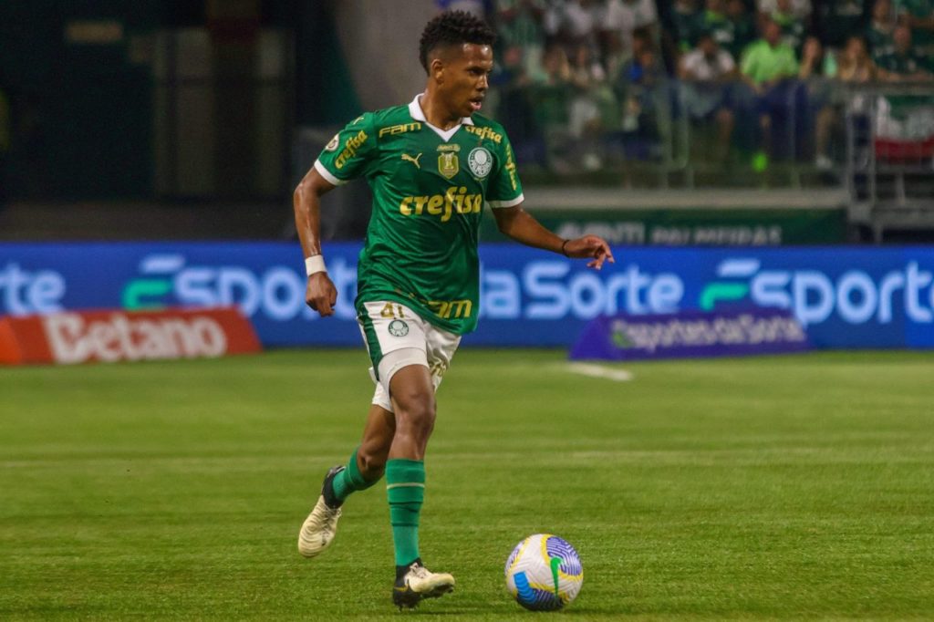 Estêvão-Palmeiras-jogo-alamy2XDN309 Jovem meia-atacante Estêvão em jogo do Palmeiras
