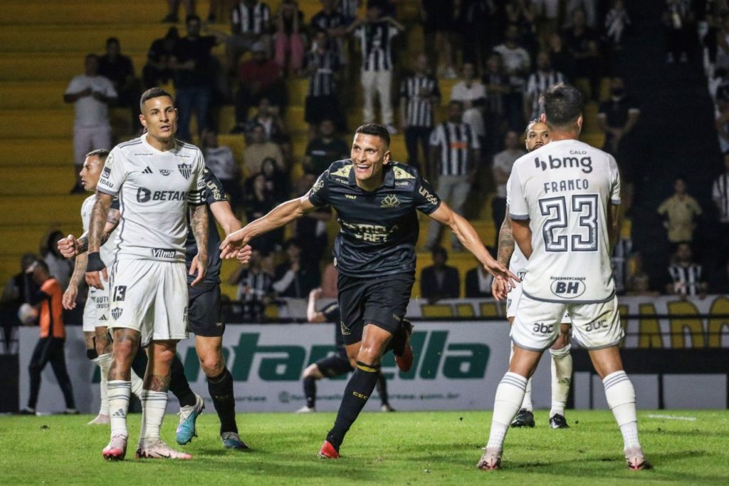 Higor-Meritão-Criciúma-gol-alamy2XP6092 Higor Meritão comemorando gol do Criciúma na vitória sobre o Atlético-MG