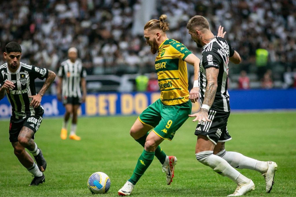 Isidro-Pitta-Cuiabá-Atlético-jogo-alamy2XW5A7T Atacante Isidro Pitta do Cuiabá em jogo contra o Atlético-MG