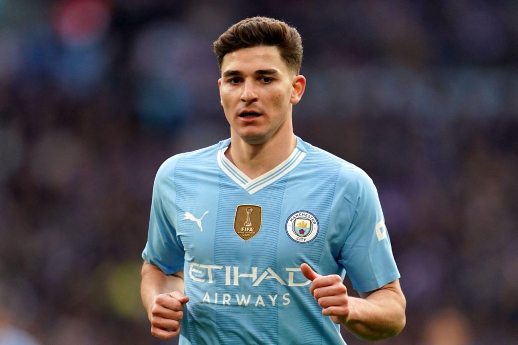 Julian-Alvarez-Manchester-City-jogo-alamy2XRB5J0 Atacante Julián Álvarez em jogo do Manchester City, da Inglaterra