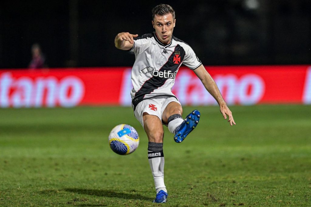 Lucas-Piton-Vasco-jogo-alamy2XPKPA6 Lateral-esquerdo Lucas Piton em jogo do Vasco