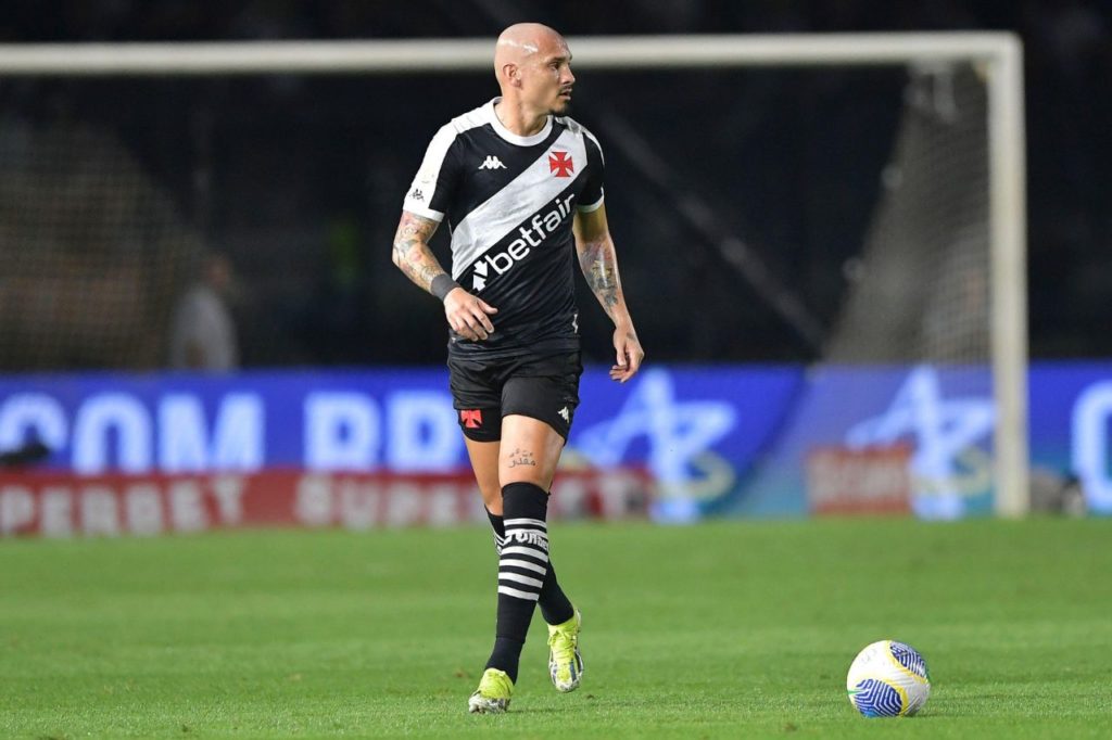 Maicon-Vasco-jogo-alamy2XGY1BA Zagueiro Maicon em jogo do Vasco no Brasileirão
