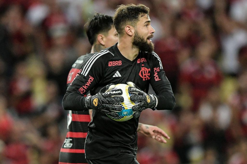 Matheus-Cunha-Flamengo-goleiro-alamy2XNH7R7 Goleiro Matheus Cunha em jogo do Flamengo na Copa do Brasil