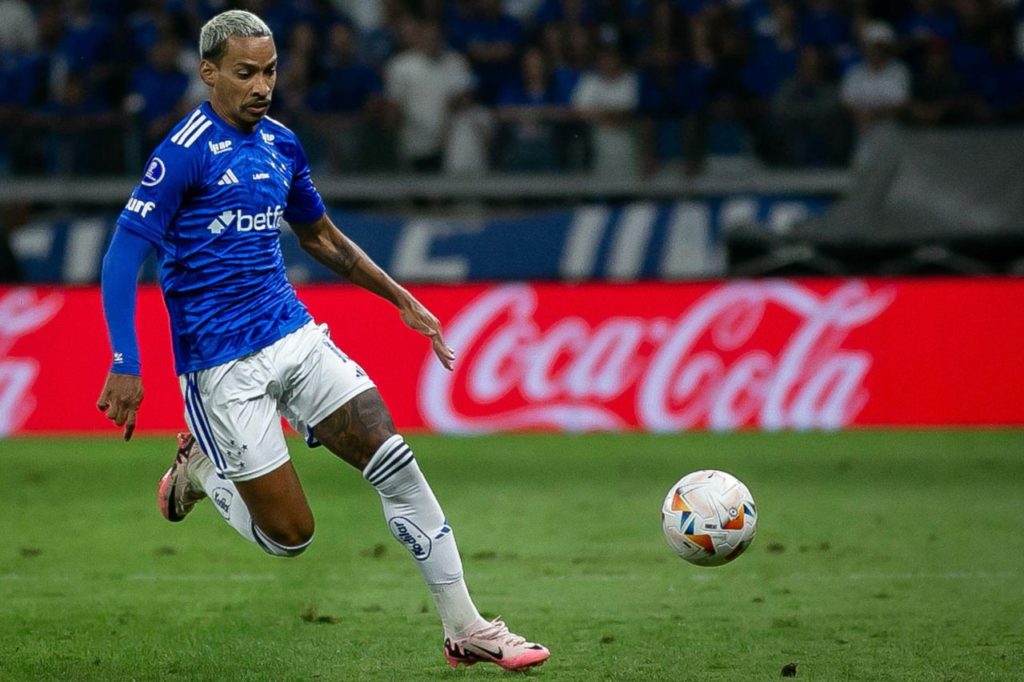 Matheus-Pereira-jogo-Cruzeiro-alamy2XX70T8 Meia Matheus Pereira em jogo do Cruzeiro no Mineirão
