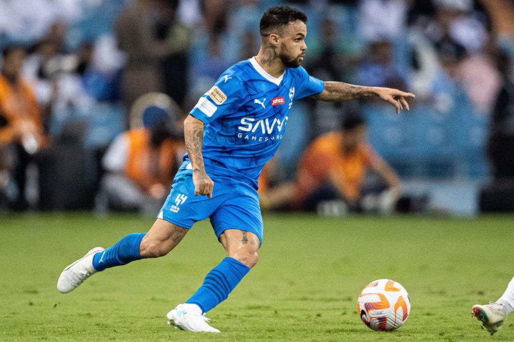 Michael-Al-Hilal-jogo-alamy2T47P2N Atacante Michael, reforço do Flamengo, conduz a bola em jogo do Al-Hilal, seu ex-clube