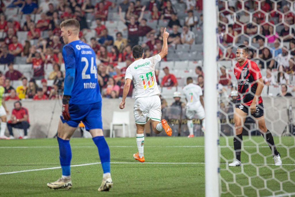 Nenê-Juventude-gol-alamy2XW9HGG Nenê do Juventude comemora gol na vitória sobre o Athletico-PR na Arena da Baixada