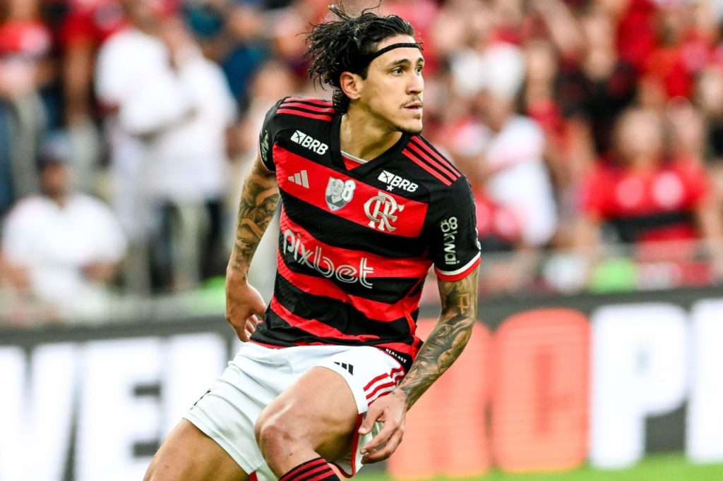 Pedro-Flamengo-jogo-alamy2XRNW2N Atacante Pedro em jogo do Flamengo no Brasileirão