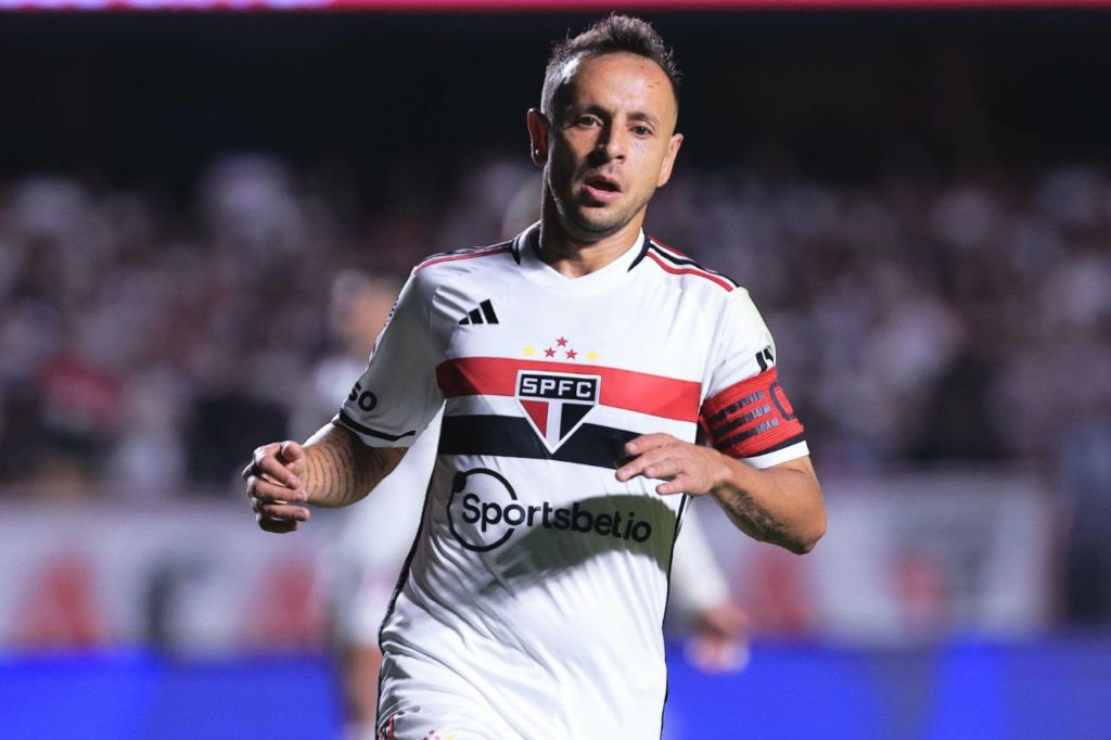 São Paulo: Rafinha deve ser titular no jogo contra o Goiás