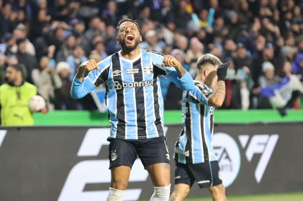 Grêmio vira sobre o Fluminense e sai na frente na Libertadores