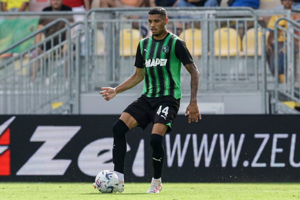 São Paulo oficializa contratação de zagueiro por empréstimo
