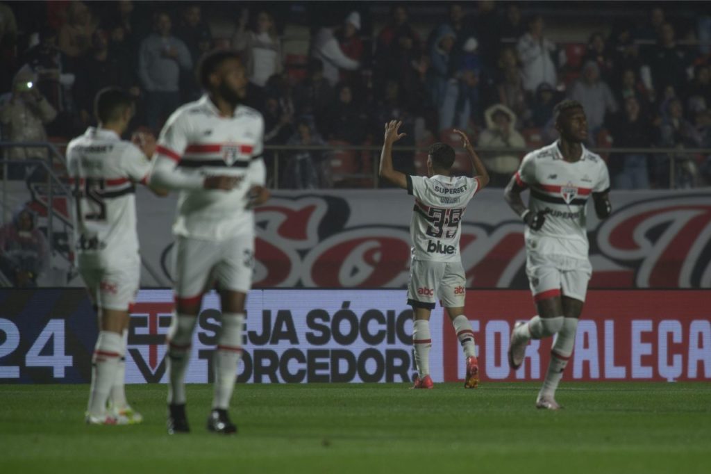William-Gomes-São-Paulo-gol-alamy2XXP1TE William Gomes comemora gol do São Paulo no triunfo sobre o Vitória no Morumbis