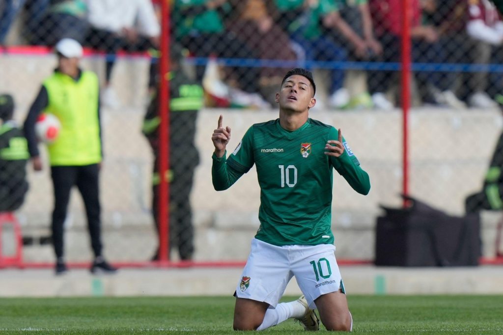 Ramiro-Vaca-Bolívia-Jogo-2Y1A8TW Ramiro Vaca, da Bolívia, comemorando um gol marcado pela equipe nas Eliminatórias Sul-Americanas.