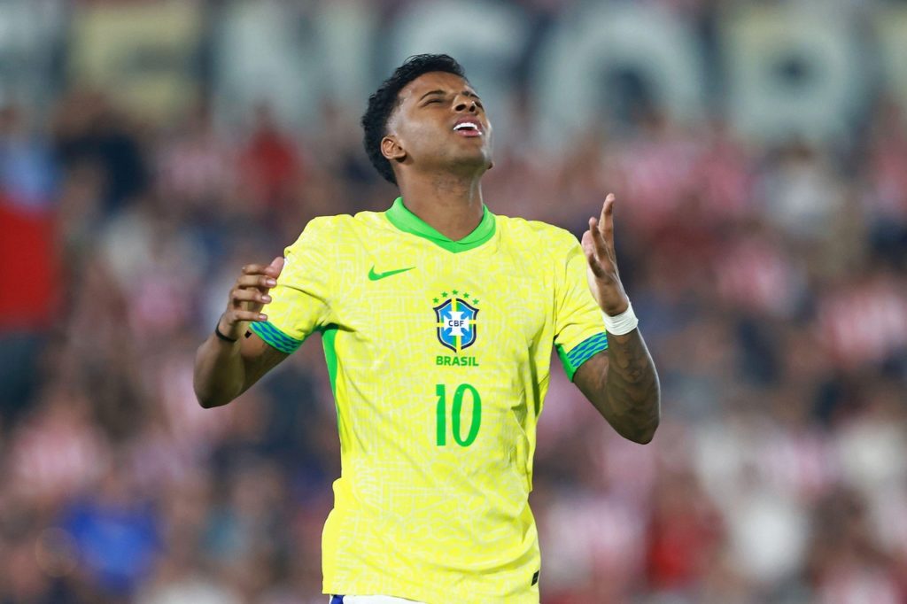 Rodrygo-Brasil-Jogo-2Y2KB43 Rodrygo, do Brasil, lamentando uma chance desperdiçada em um jogo pelas Eliminatórias.