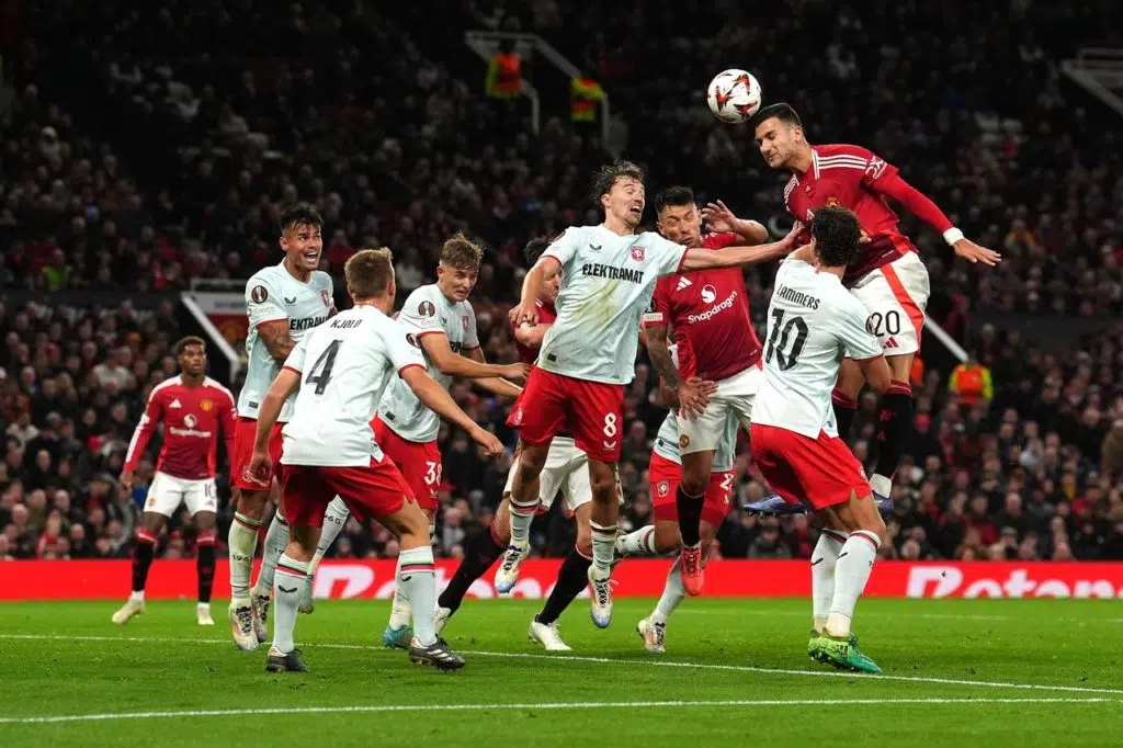 Manchester United empata com o Twente pela Liga Europa