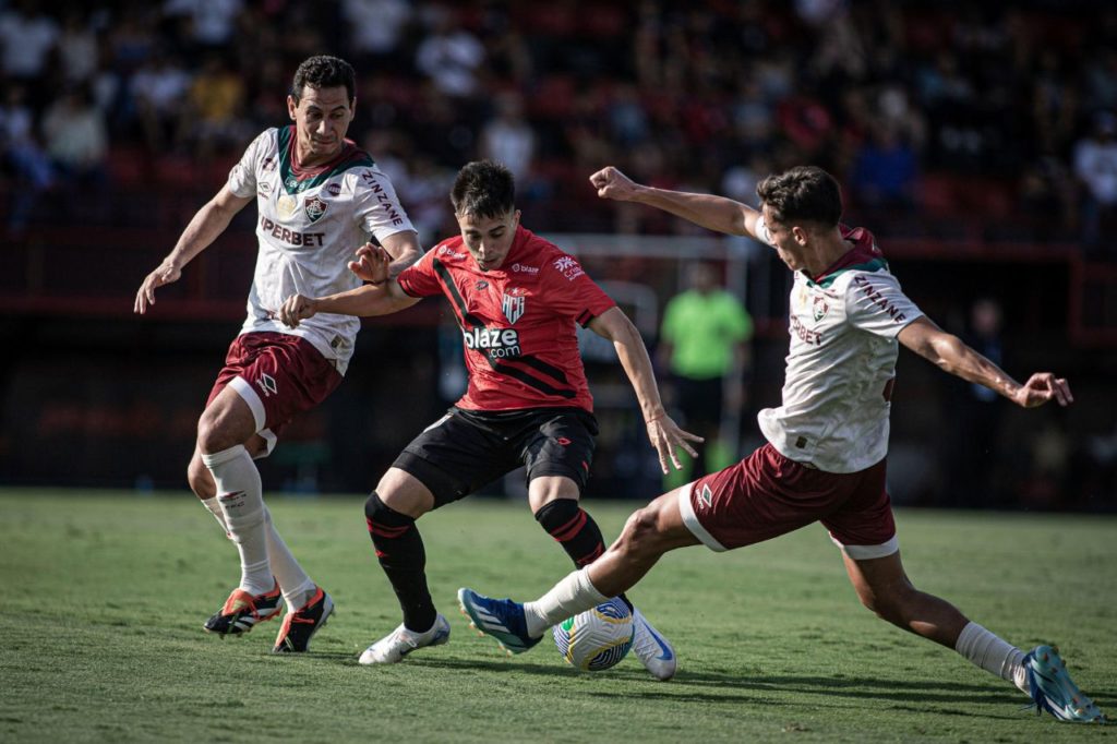 Atlético-GO vence o Fluminense em duelo do Z4 do Brasileirão
