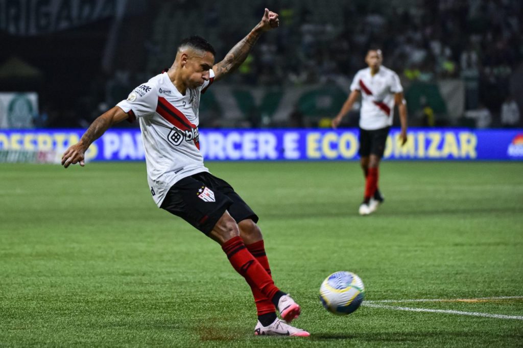 Atlético-GO está pronto para receber o Vitória pelo Brasileirão