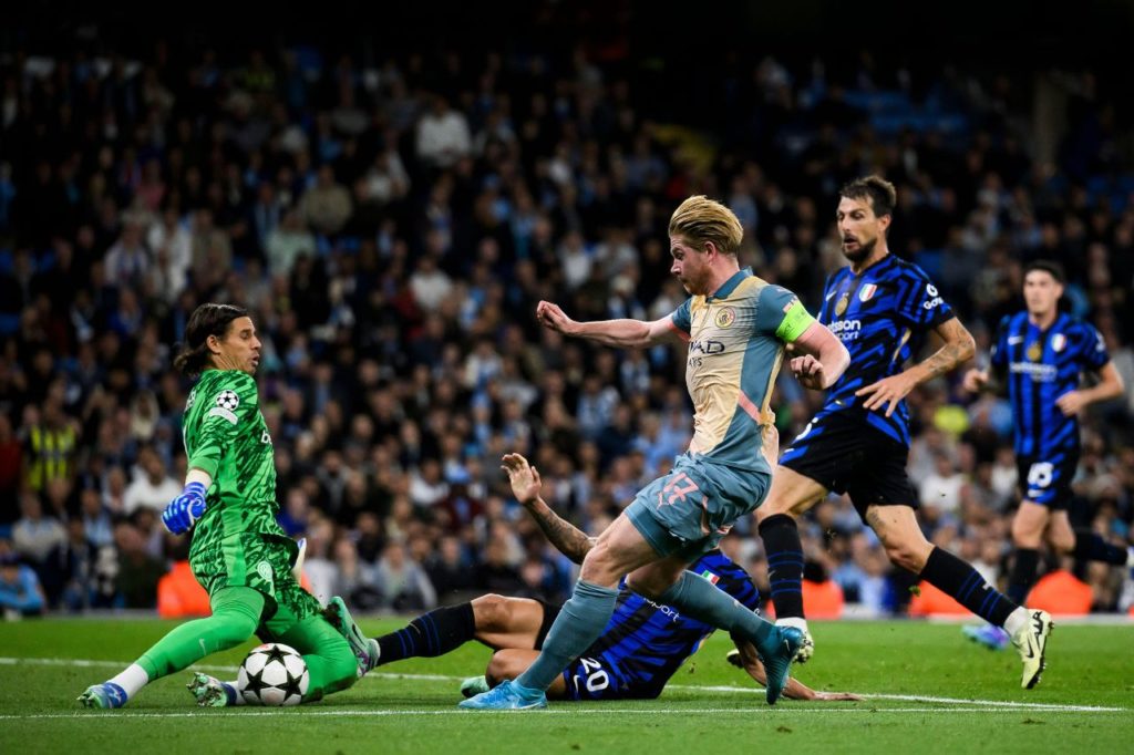 De-Bruyne-Sommer-Manchester-City-Inter-alamy2Y4JFC6 De Bruyne finaliza para defesa de Sommer no jogo entre Manchester City e Internazionale