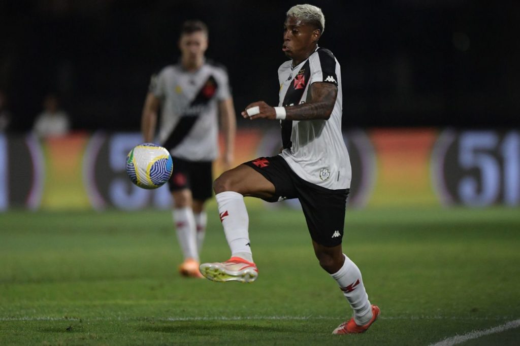 Vasco deve ter mudança no time para enfrentar o Cruzeiro