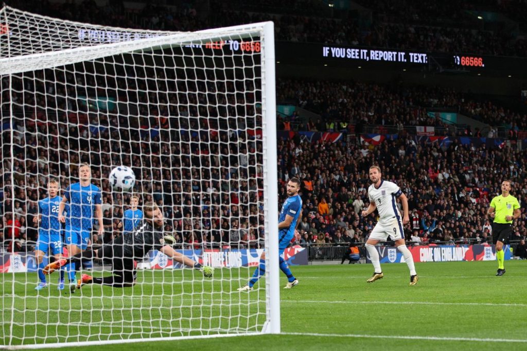 Harry Kane marca duas vezes, e Inglaterra vence a Finlândia