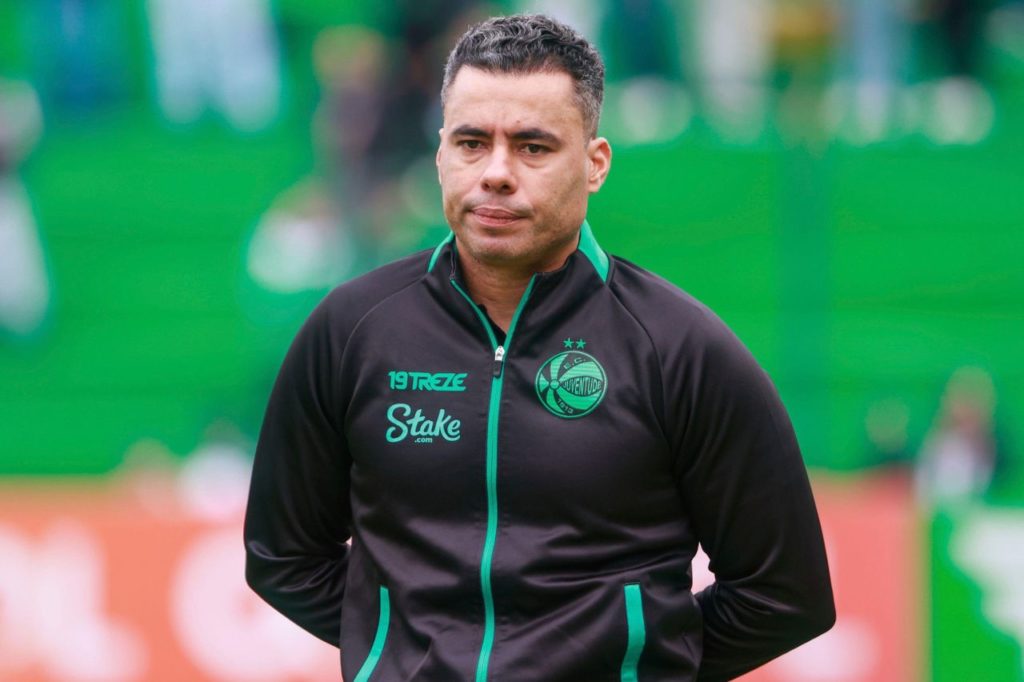 Jair-Ventura-treinador-Juventude-alamy2Y41J1F Técnico Jair Ventura no comando do Juventude no Brasileirão