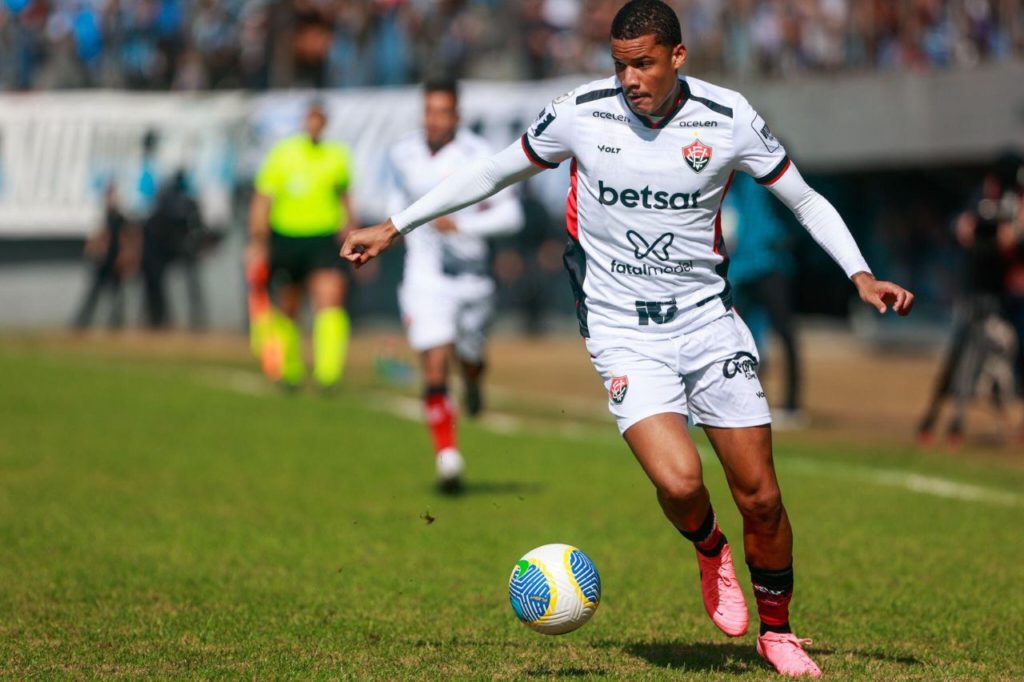 Janderson-Vitória-jogo-alamy2XK61PM Atacante Janderson em jogo do Vitória no Brasileirão