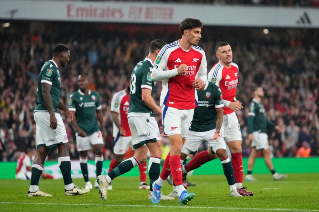 Arsenal goleia o Bolton e avança na Copa da Liga Inglesa