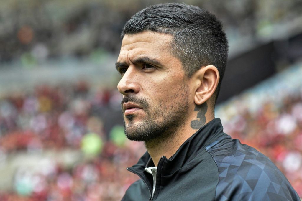 Athletico-PR confirma novo técnico após saída de Varini