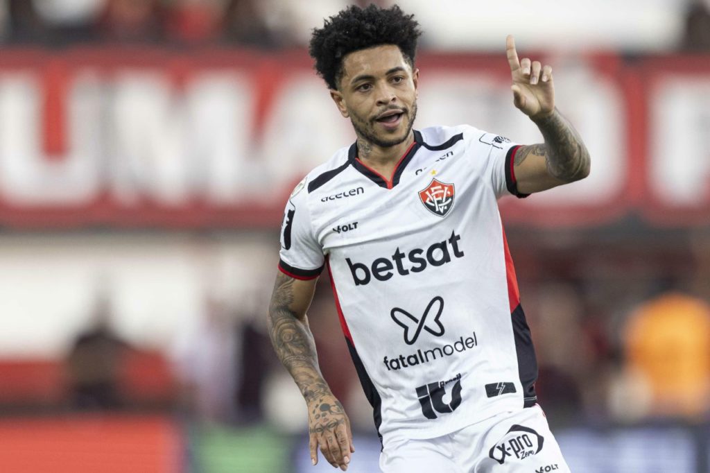 Vitória supera o Atlético-GO em confronto do Z4 do Brasileirão