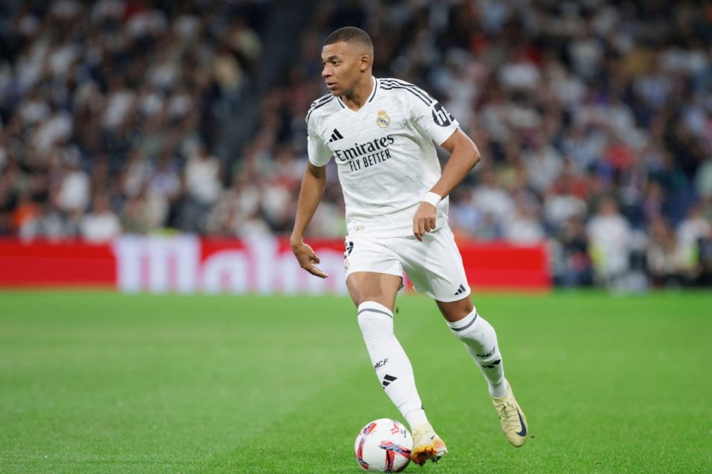 Real Madrid confirma lesão de Mbappé, que deve perder clássico